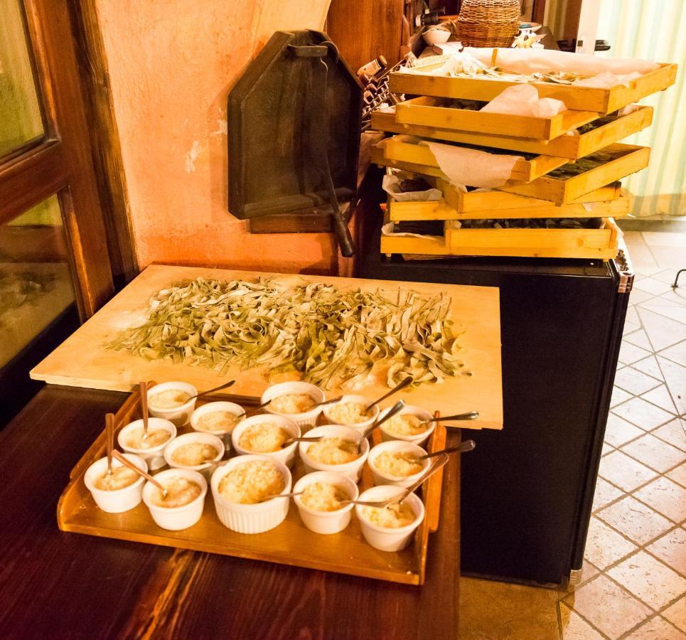 Albergo Locanda Mistral Acceglio Eksteriør billede